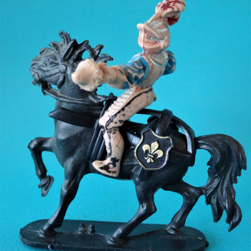 Cavalier lance de joute et cheval avec rare caparaçon.